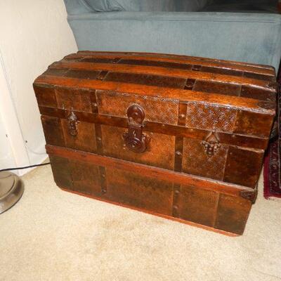 Antique curve top trunk - $125