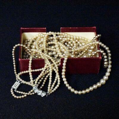 4 Vintage Pearl / Simulated Pearl Necklaces