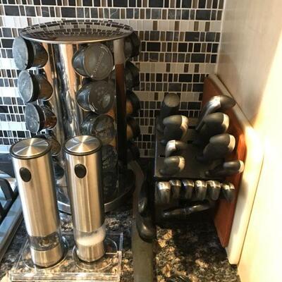 Knife Set with Butcher Block
Salt and Pepper Grinder
Matching Spice Rack
