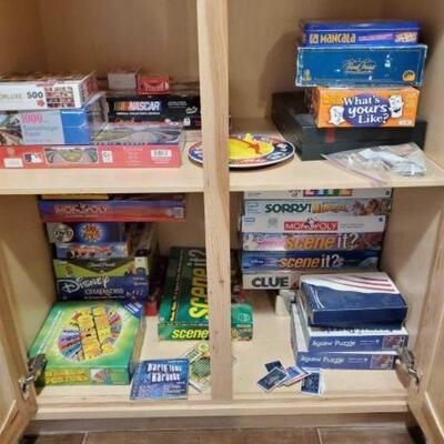 #1152 • Assortment of Board Games and Puzzles