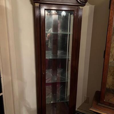 Corner cabinet with light 