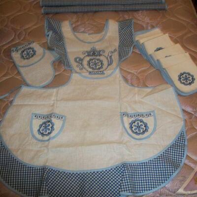 Vintage Blue and White Apron, Oven Glove and Napkins