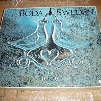 Boda Sweden Crystal Pair of Turtle Doves with original box.
