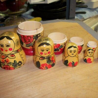 Set of Nesting Dolls