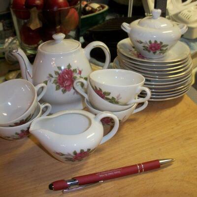 Child's tea set