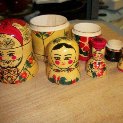 Set of Nesting Dolls