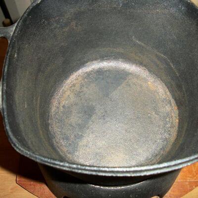 Interior of bottom pot