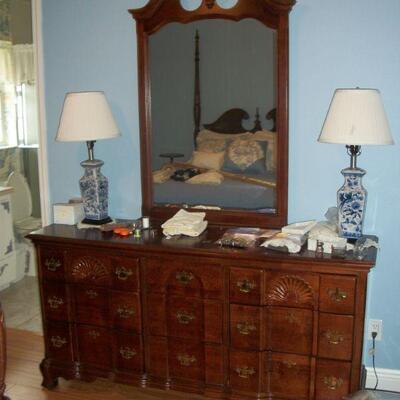 **BIN**  - Dresser with 9 Drawers and Mirror