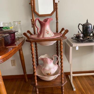 Nice wash basin and stand