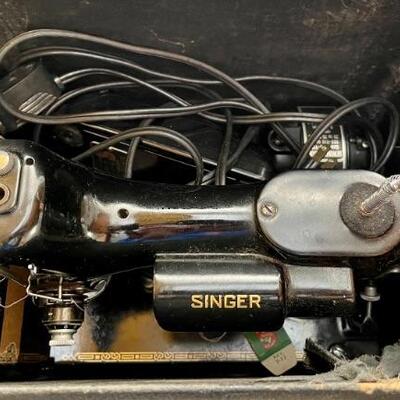 Antique SINGER Featherweight 221 Portable Sewing Machine with case, foot pedal and accessories 