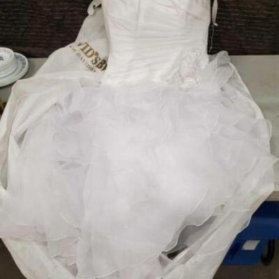 #4038 • David's Bridal Wedding Dress. Size 14 Style T3505