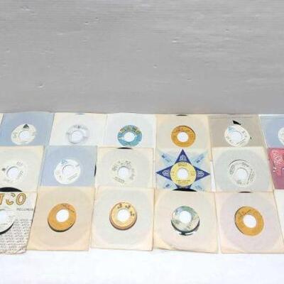 #2622 â€¢ (23) RecordsIncludes Records from Crow, The Kinks, Martin Mull, Jackie De Shannon, Daryl Hall & John Oates, Donny Hathway,...