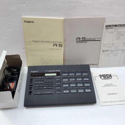 #2533 â€¢ Roland R-5 Human Rhythm Composer with Adapter and Manuals
