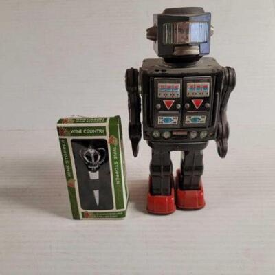6158 â€¢ Vintage Toy Robot & Wine Stopper