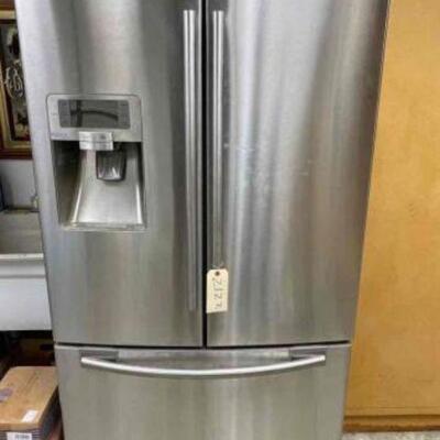 #4000 • Samsung Refrigerator 29 Cu Ft: Measures Approx: 69.5”x 35”x 36”