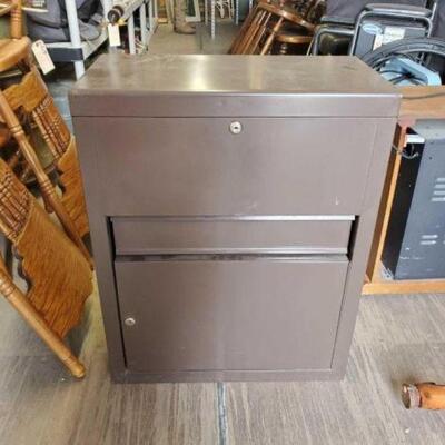 #8530 â€¢ Metal Storage Cabinet