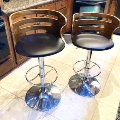 4 Adjustable Bar Stools