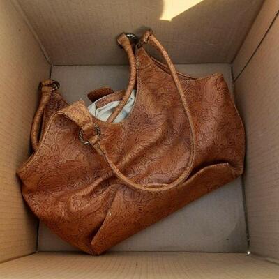 https://www.ebay.com/itm/115164835095	SB3030 ASSORTED BOX LOT , PURSE		Offer	 $24.99 
