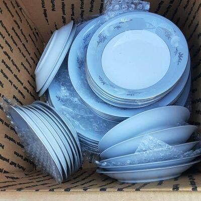 https://www.ebay.com/itm/015076972838	SB3023 ASSORTED BOX LOT , PLATES, BOWLS ETC		Offer	 $24.99 
