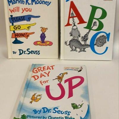 https://www.ebay.com/itm/125062269409	TU1035 SET OF 3 VINTAGE CHILDRENS BOOKS BY DR. SEUSS GREAT CONDITION 		BIN	$24.99 
