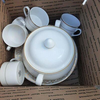 https://www.ebay.com/itm/015077150018	SB3011 ASSORTED BOX LOT , PLATES, BOWLS ETC		Offer	 $24.99 
