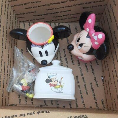 https://www.ebay.com/itm/115163880331	SB3027 ASSORTED BOX LOT , DISNEY CERAMIC ITEMS ETC		Offer	 $24.99 
