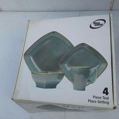 https://www.ebay.com/itm/015078185553	SB3037 ASSORTED BOX LOT , PLATES, BOWLS ETC		Offer	 $24.99 
