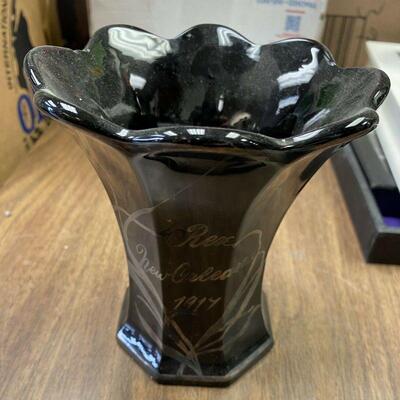 https://www.ebay.com/itm/125096797825	Rex 1917 Black Amethyst Vase New Orleans Mardi Gras Ball Krewe Favor LAN5708		Offer	 $199.99 
