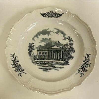 https://www.ebay.com/itm/115150905233	TU1032 SET OF 3 WEDGEWOOD PLATES WHITEHOUSE, MT. VERNON AND THE CAPITAL 		Offer	$99.99 
