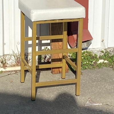 https://www.ebay.com/itm/115120777946	LV7011 Metal with Cushion no Back Barstool Local Pickup		BIN	 $19.99 
