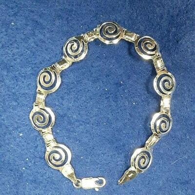https://www.ebay.com/itm/115132710370	LAN3465 VINTAGE 7 INCH STERLING SILVER BRACELET ( 7.4 GRAMS)		BIN	 $19.99 
