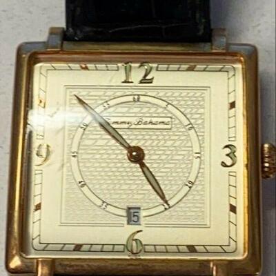 https://www.ebay.com/itm/125060424338	NC594 TOMMY BAHAMA SQUARE SHAPE WATCH, UNTESTED 		 Offer 	 $49.99 
