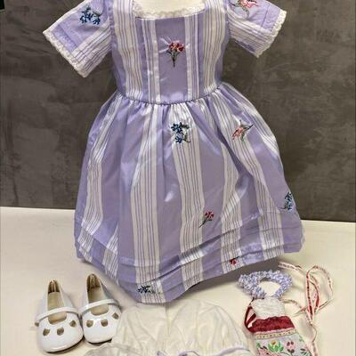 https://www.ebay.com/itm/125106702412	HS1026 AMERICAN GIRL DOLL FELICITY LILAC PURPLE GOWN WITH ACCESSORIES 		BIN	 $99.99 
