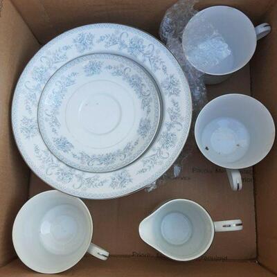 https://www.ebay.com/itm/125076971297	SB3028 ASSORTED BOX LOT , PLATES, ETC		Offer	 $24.99 
