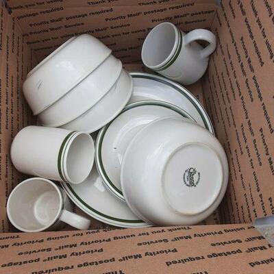 https://www.ebay.com/itm/115164041017	SB3007 ASSORTED BOX LOT , PLATES, BOWLS ETC		Offer	 $24.99 
