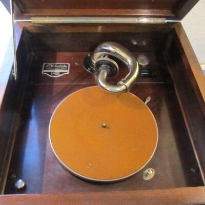 ANTIQUE RESTORED VICTROLA CONSULETTE