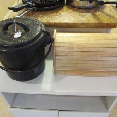 ANTIQUE 1880 CAST-IRON POT