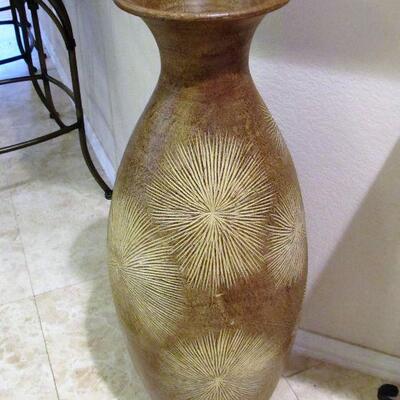 OVERSIZED DESIGENER VASE
