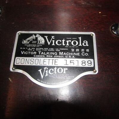 ANTIQUE RESTORED VICTROLA CONSULETTE