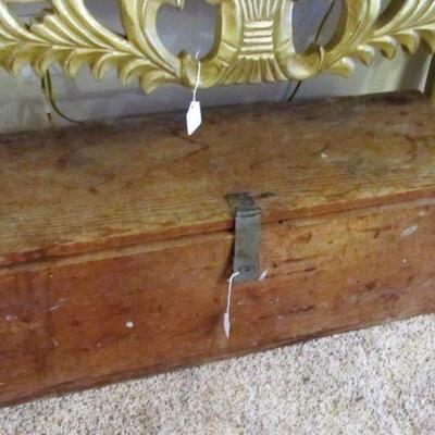 ANTIQUE RUSTIC WOODEN BOX WITH LATCH