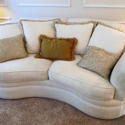 ELEGANT PARK MANOR CURVED BACK CREAM COLOR SOFA  - HOLLYWOOD REGENCY.