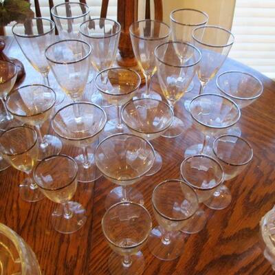 VINTAGE WINE GLASSES SET