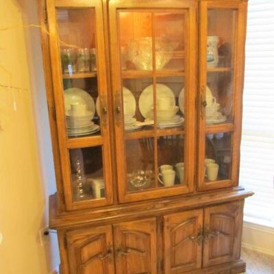 VINTAGE AMERICAN DREW 2PC LIGHTED HUTCH