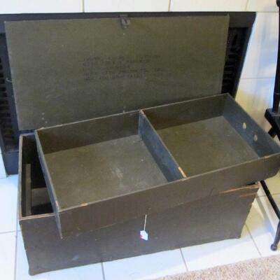 VINTAGE ARMY MILITARY TRUNK W/ A TRAY PULL-OUT
