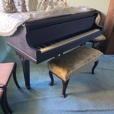Shubert New York Baby Grand Piano