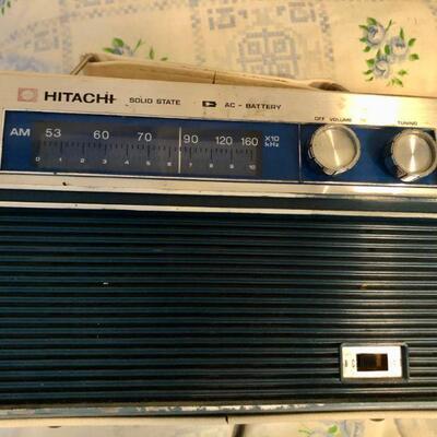 hitachi AM/FM radio