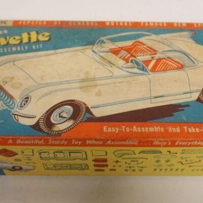 1074	IDEAL'S CORVETTE LARGE MODEL KIT IN BOX
