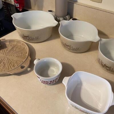 Vintage Pyrex sets 