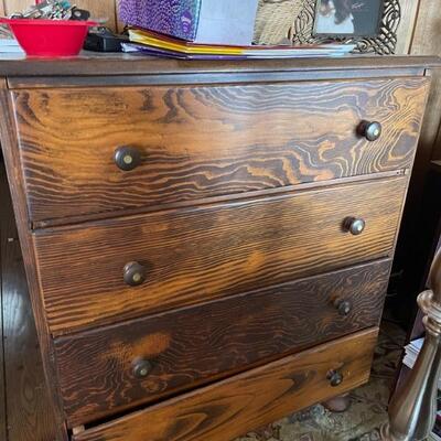Solid chest of drawers 
