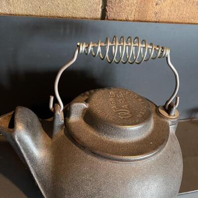 Cast iron kettle 